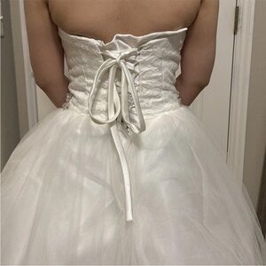 Elegant White Strapless Wedding Dress